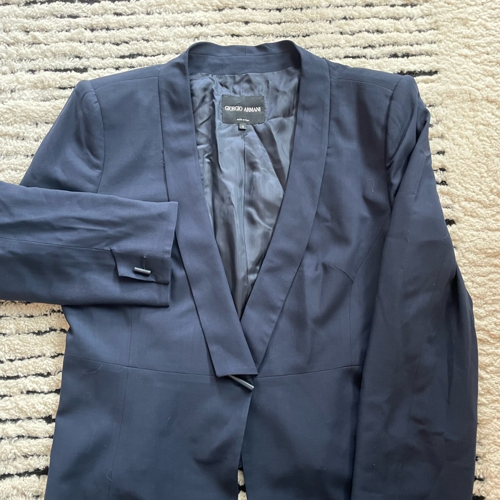 Giorgio Armani Blue SUIT- Blazer with Classic Tailored Design and Notched Lapel